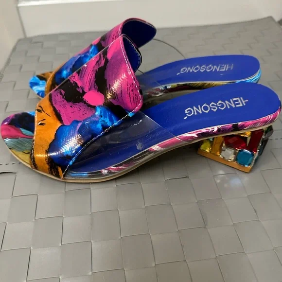 Sandals - Picture 3 of 4